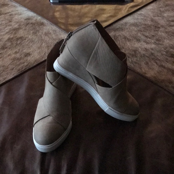 Paolo Shoes - Lines Paolo tan wedges